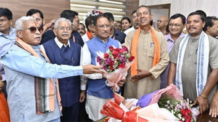 मुख्यमंत्री छत्तीसगढ़ भवन एवं अन्य सन्निर्माण कर्मकार कल्याण मंडल के नवनियुक्त अध्यक्ष डॉ. रामप्रताप सिंह के पदभार ग्रहण समारोह में हुए शामिल