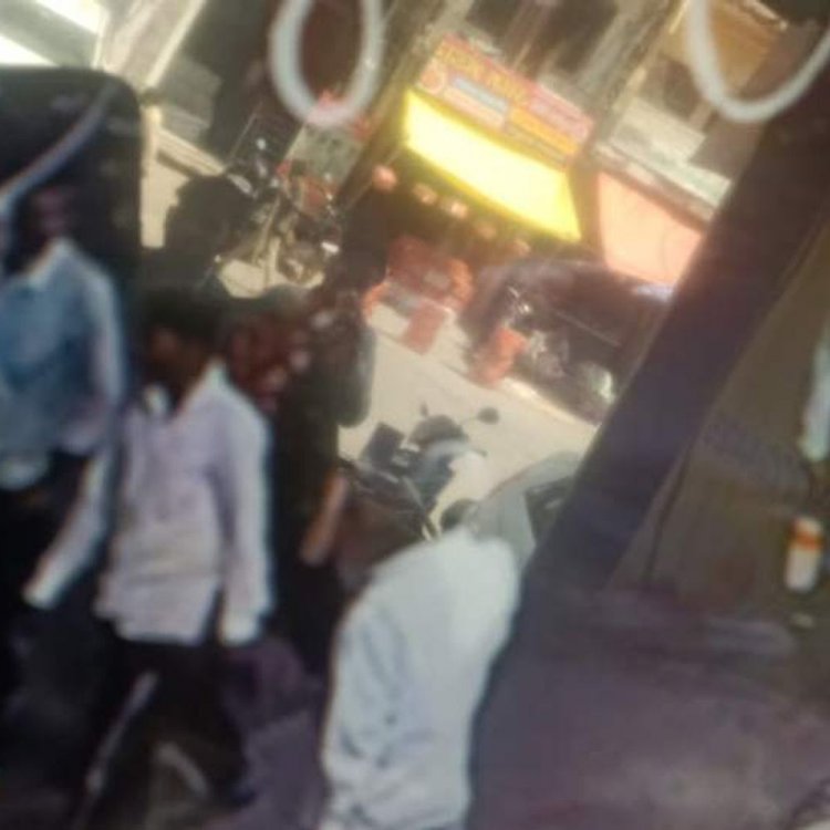 70 साल की बुजुर्ग महिला के साथ ठगी:नोटों की गड्डी दिखाकर उतरवा लिए गहने, थैली में निकले पत्थर