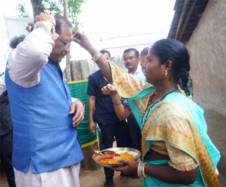 मुख्यमंत्री विष्णु देव साय ने जगदलपुर के गांव से किया मोर दुआर-साय सरकार महाअभियान का शुभारंभ