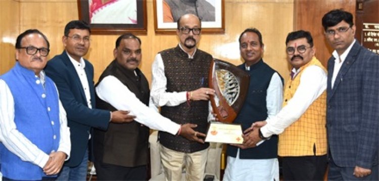 रेडक्रॉस की भूमिका अधिक सशक्त और प्रभावी बनाने के लिए कार्य करें - डेका