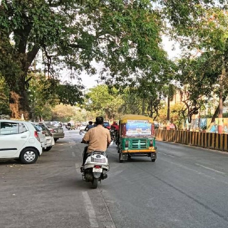 इंदौर में तापमान 41.7 डिग्री तक पहुंचा:सामान्य से 3 डिग्री ज्यादा, सुबह से ही तेज धूप; आज पारा 42 डिग्री पार जाने के आसार