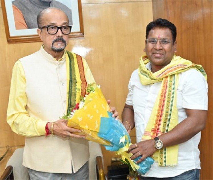 राज्यपाल डेका से सर्व आदिवासी समाज के प्रदेशाध्यक्ष ने की भेंट