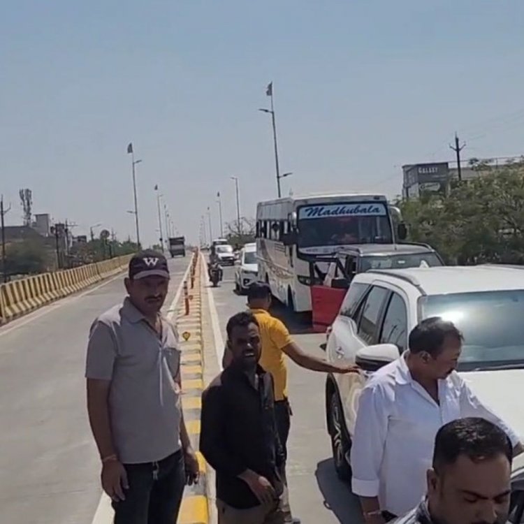 रामनगर-बावड़ियां ब्रिज पर डिवाइडर बनने के बाद यातायात शुरू:पहले ही दिन तीन वाहनों की टक्कर, डेढ़ माह पहले हादसों के कारण बंद किया गया था