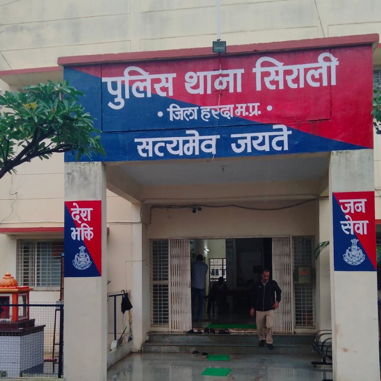 बदमाशों ने हाट बाजार में महिला से की छेड़छाड़:पत्नी की आवाज सुनकर पहुंचे पति को भी पीटा; जान से मारने की धमकी दी