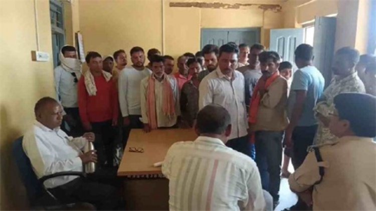 पानी के लिए किसानों ने SDO को बनाया बंधक ! प्रशासन में मचा हड़कंप