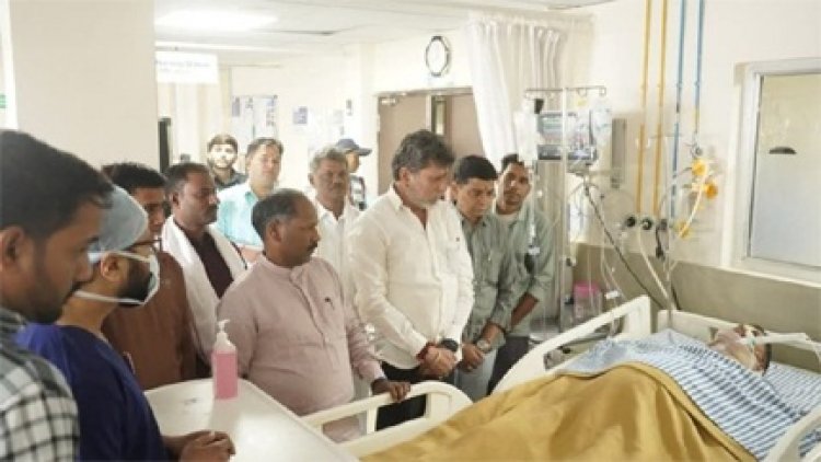 घायल भरत वर्मा से मिलने अस्पताल पहुंचे BJP प्रदेश अध्यक्ष सिंहदेव और गृहमंत्री शर्मा, डॉक्टरों को बेहतर इलाज के दिए निर्देश