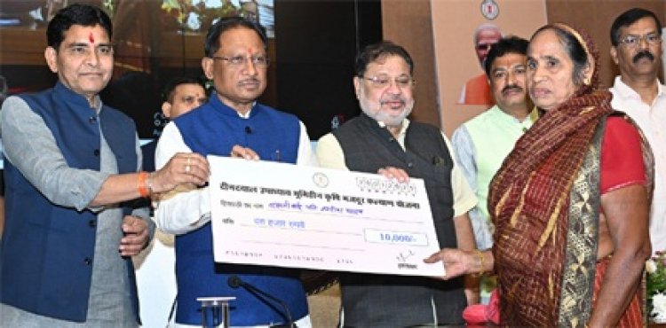 विशेष लेख : सुरक्षा और रोजगार की गारंटी के साथ बढ़ा महिला श्रमिकों का सम्मान