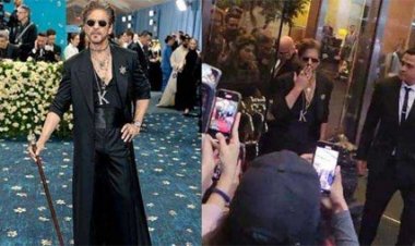 शाहरुख खान ने अपने सिग्नेचर पोज़ के साथ मेट गाला में किया डेब्यू