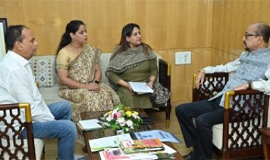 राज्यपाल डेका से भारतीय रेडक्रॉस सोसायटी रायपुर के पदाधिकारियों ने भेंट की