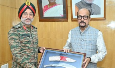 राज्यपाल डेका से छत्तीसगढ़ और ओडिशा सब एरिया कमांडर ने की भेंट