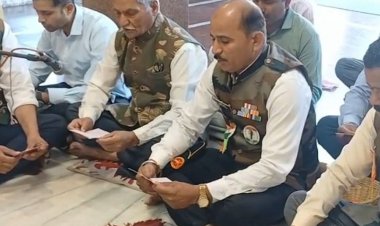 देवास में पूर्व सैन्य अधिकारियों ने किया हनुमान चालीसा पाठ:ऑपरेशन सिंदूर की सफलता के लिए प्रार्थना ; जवानों की सुरक्षा की कामना