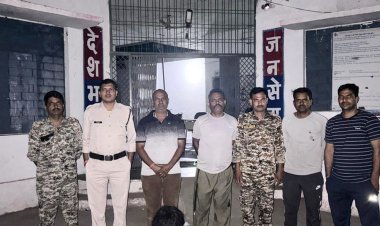 मंदिर से चोरी गई मूर्तियां 8 घंटे में बरामद:दतिया के नौगुवां के मंदिर से चुराए थे राम-सीता समेत 11 मूर्तियां और घंटे; आरोपी गिरफ्तार