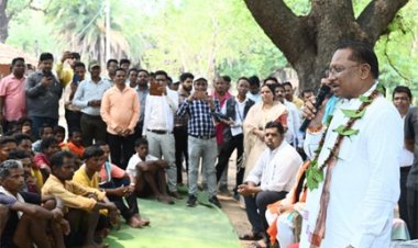 मुख्यमंत्री विष्णु देव साय पहुंचे दंतेवाड़ा जिले के ग्राम मुलेर : छत्तीसगढ़ के अंतिम छोर पर पहुंचा सुशासन तिहार