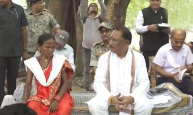 CM साय इमली पेड़ के नीचे चौपाल लगाकर सुनीं ग्रामीणों की समस्याएं