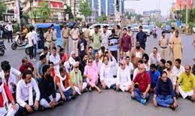 तेलीबांधा में ट्रक ने युवती को कुचला...25 कांग्रेस कार्यकर्ताओं पर FIR