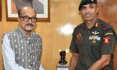 राज्यपाल डेका से छत्तीसगढ़ टेरियर्स के कमांडिंग ऑफिसर ने सौजन्य भेंट की