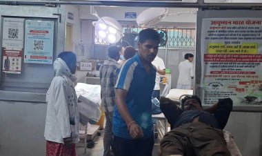 ऑटोरिक्शा पलटा, ड्राइवर घायल:गनीमत है कि सवारी नहीं बैठी थी; कटनी के बड़वारा में हादसा