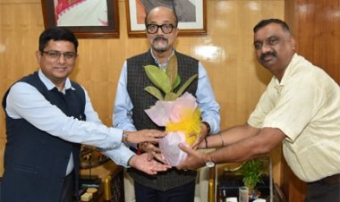 राज्यपाल रमेन डेका से भावसार फाउंडेशन के आंचलिक प्रमुख सिंह ने सौजन्य भेंट की