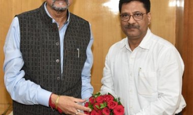 राज्यपाल रमेन डेका से पंडित रविशंकर शुक्ल विश्वविद्यालय के कुलपति ने की सौजन्य भेंट