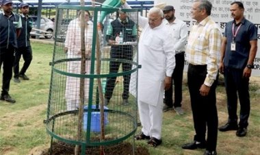 राज्यपाल पटेल अखिल भारतीय आयुर्विज्ञान संस्थान (एम्स) पहुंचे