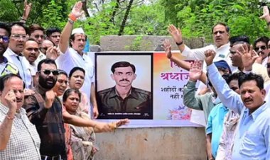 कांग्रेस नेताओं ने दिया धरना, पूर्व सैनिकों ने याद की शहादत