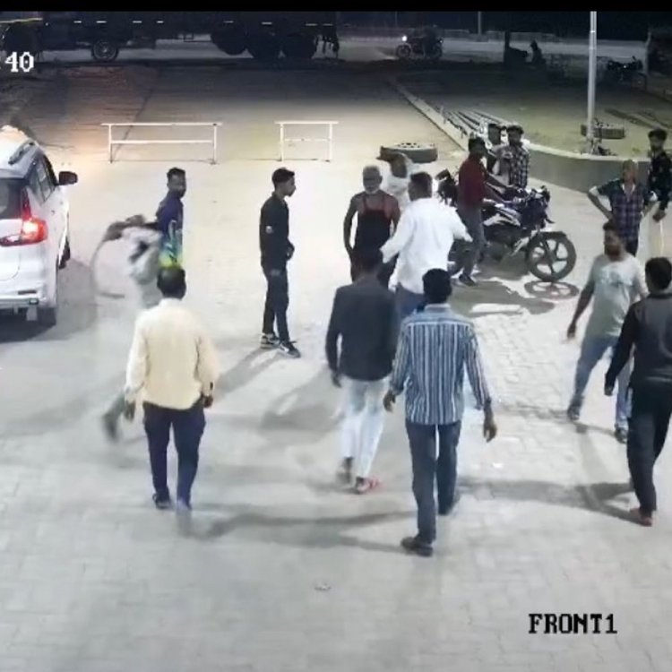 श्योपुर में पेट्रोल पंप संचालक को सिलेंडर से पीटा:एसपी से की शिकायत, फरियादी बोले- बदमाशों ने सोने की चेन भी लूटी