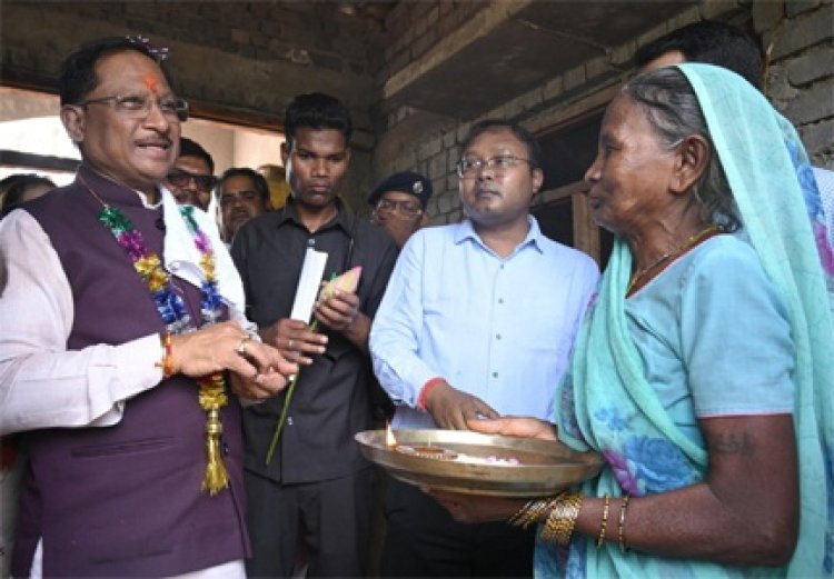मुख्यमंत्री विष्णुदेव साय ने सक्ति जिले में योजनाओं के क्रियान्वयन की जमीनी हकीकत की जानकारी ली