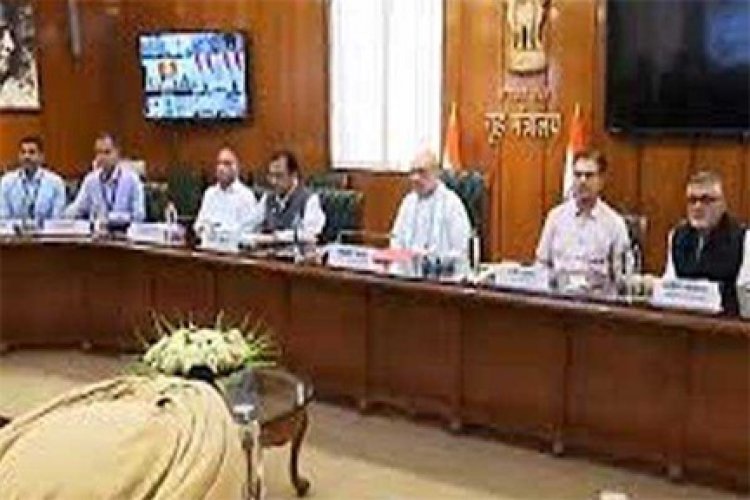 शाह ने सीमावर्ती राज्यों के मुख्यमंत्रियों के साथ बैठक की