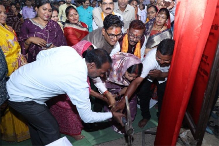 वित्त मंत्री ओ.पी.चौधरी ने 3 करोड़ 69 लाख की लागत से मिट्ठुमुड़ा में तालाब संरक्षण एवं सौंदर्यीकरण कार्य का किया भूमि पूजन