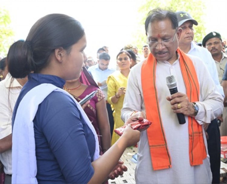 बैगा समुदाय की बिटिया ने किया टॉप, मुख्यमंत्री से की मुलाकात