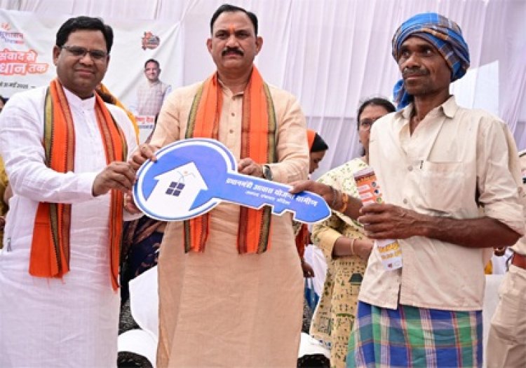 स्वास्थ्य एवं परिवार कल्याण मंत्री श्याम बिहारी जायसवाल गौरेला पेंड्रा मरवाही जिले के धनौली ग्राम के समाधान शिविर में हुए शामिल