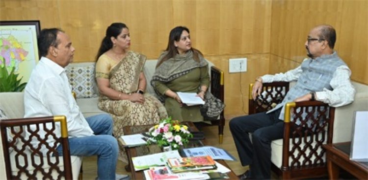 राज्यपाल डेका से भारतीय रेडक्रॉस सोसायटी रायपुर के पदाधिकारियों ने भेंट की