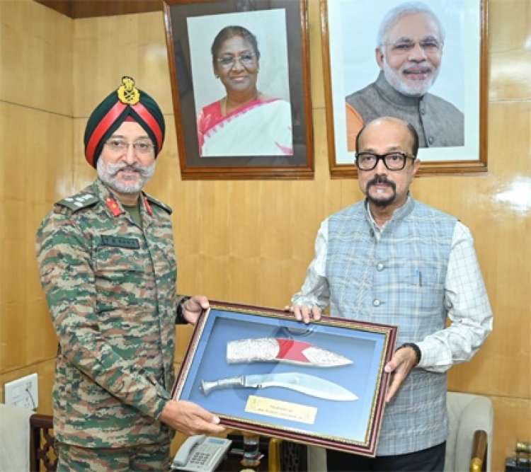 राज्यपाल डेका से छत्तीसगढ़ और ओडिशा सब एरिया कमांडर ने की भेंट