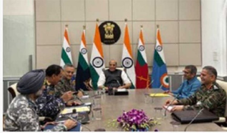 राजनाथ ने शीर्ष सैन्य अधिकारियों के साथ पश्चिमी सीमा पर सुरक्षा स्थिति की समीक्षा की