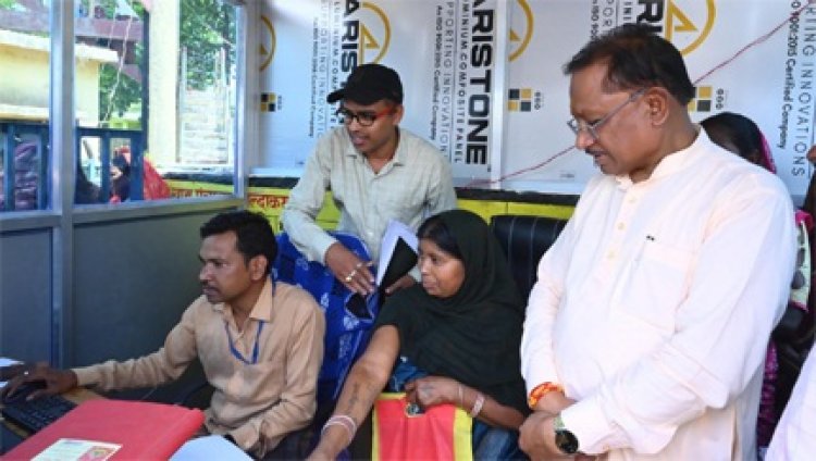 मुख्यमंत्री विष्णु देव साय ने अटल डिजिटल सेवा केंद्र का किया अवलोकन: बलदाकछार में पहुँची बैंकिंग और डिजिटल सेवाओं की सुविधा