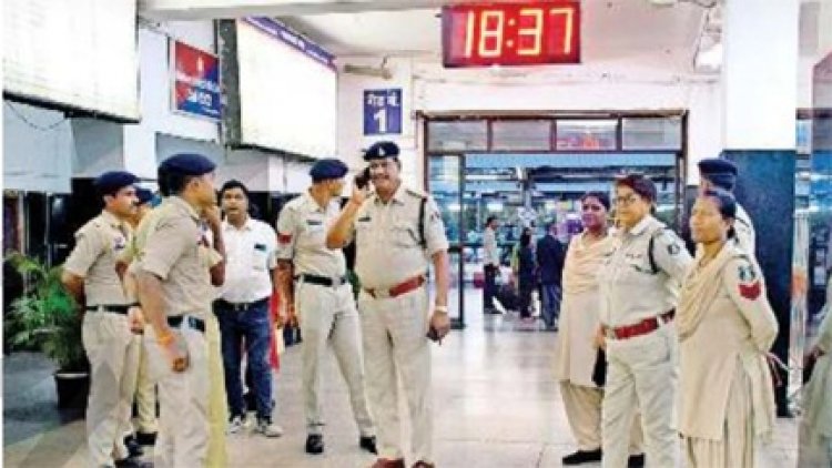 रायपुर एयरपोर्ट पर विजिटर्स एंट्री बैन, रेलवे पुलिस भी अलर्ट मोड पर
