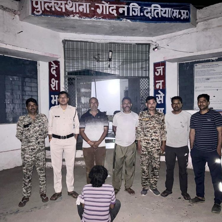 मंदिर से चोरी गई मूर्तियां 8 घंटे में बरामद:दतिया के नौगुवां के मंदिर से चुराए थे राम-सीता समेत 11 मूर्तियां और घंटे; आरोपी गिरफ्तार