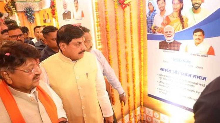 मुख्यमंत्री डॉ. यादव ने इंदौर में राज्य शासन की विकास यात्रा पर आधारित प्रदर्शनी का किया शुभारंभ