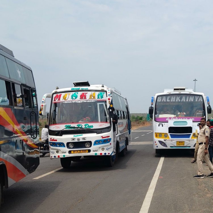 रायसेन में यातायात विभाग की कार्रवाई:150 बसों की जांच में एक लाख का जुर्माना; सुरक्षा उपकरणों की मिली कमी
