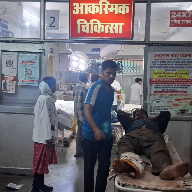 ऑटोरिक्शा पलटा, ड्राइवर घायल:गनीमत है कि सवारी नहीं बैठी थी; कटनी के बड़वारा में हादसा