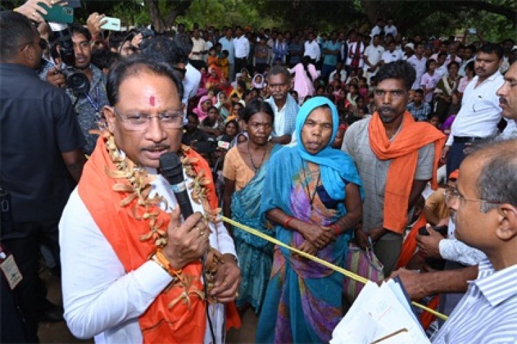 मुख्यमंत्री विष्णु देव साय का हरगवां गांव में औचक दौरा