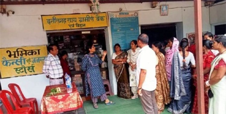 बैंक सखी लता पांडे की मेहनत और नवाचार की मिशन संचालक ने की सराहना