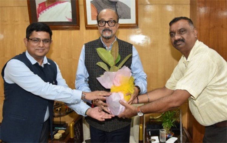 राज्यपाल रमेन डेका से भावसार फाउंडेशन के आंचलिक प्रमुख सिंह ने सौजन्य भेंट की