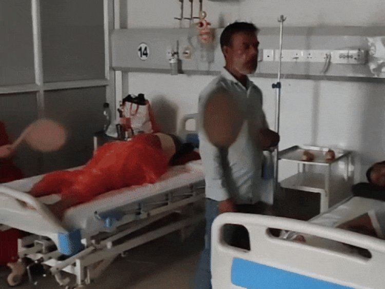 सतना जिला अस्पताल में परिजन ला रहे कूलर-पंखे:एक महीने से बंद है आईसीयू का एसी; मरीजों का हाल-बेहाल