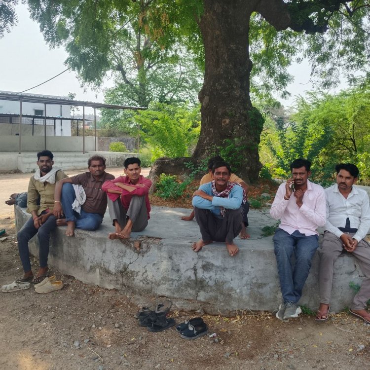 दतिया में 11वीं की छात्रा ने की आत्महत्या:खेत गया था परिवार; घर लौटने पर फंदे पर लटका मिला शव