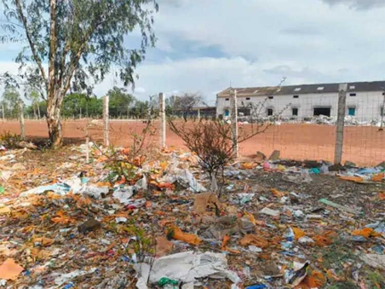 पोल्ट्री फार्म की बदबू से ग्रामीण परेशान