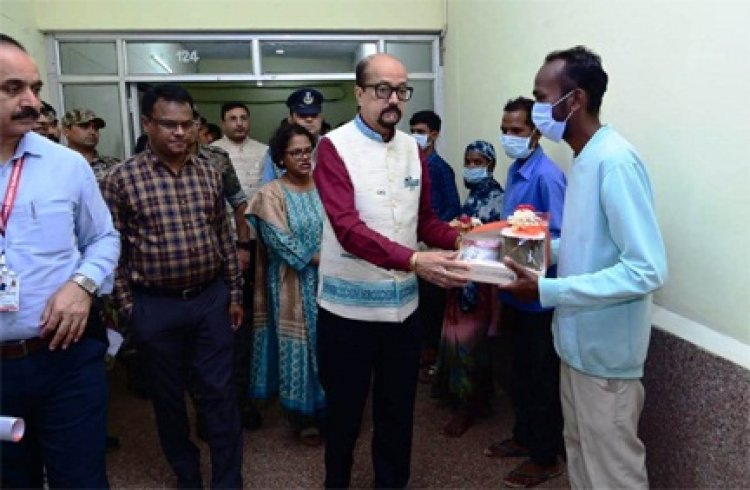 राज्यपाल रमेन डेका ने टी बी मरीजों को भेंट की पोषण टोकरी