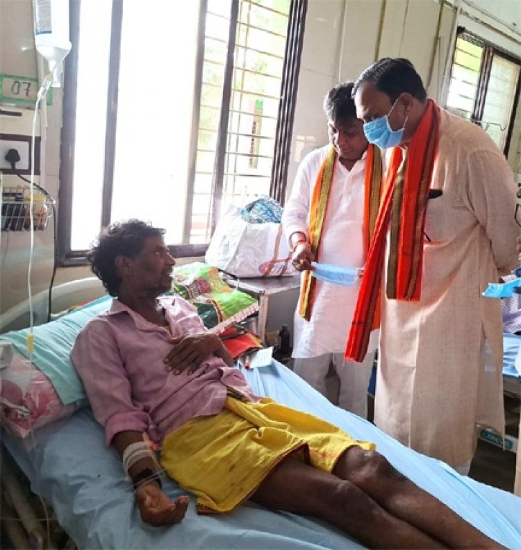 स्वास्थ्य मंत्री श्याम बिहारी जायसवाल ने जिला अस्पताल महासमुंद का किया औचक निरीक्षण