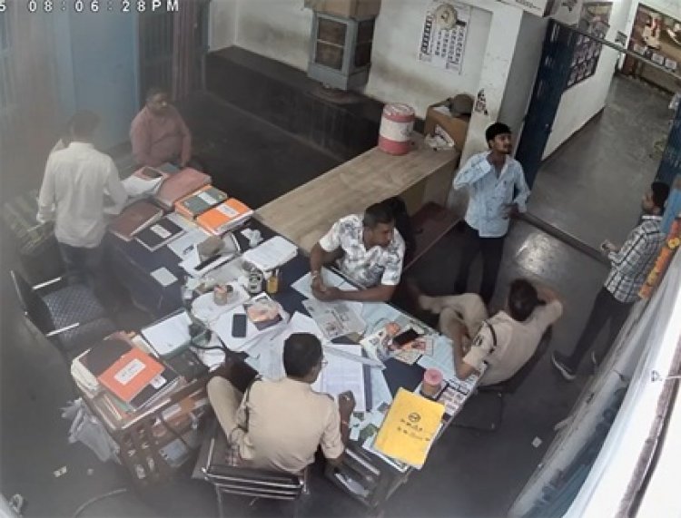 रायपुर के थाने में युवक ने खुद का गला काटा