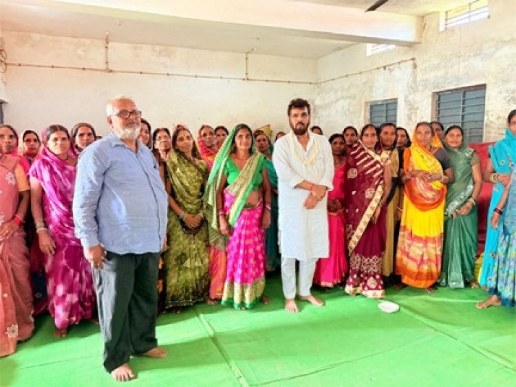 वोकल फॉर लोकल’ की भावना को देवरबीजा में मिला जीवन, खादी केंद्र बना ग्रामीण आत्मनिर्भरता का उदाहरण